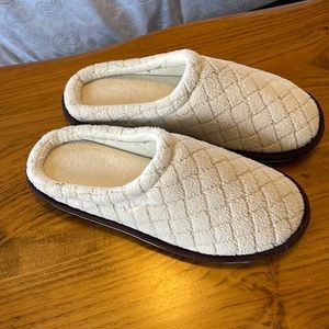 L.L. Bean fleece scuff slippers cream womens size 9/10 M Slip on comfort shoes.
